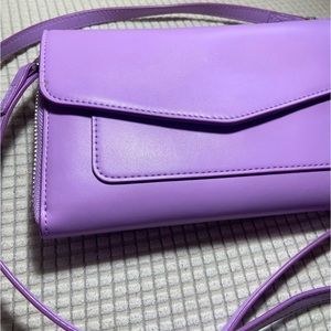 Purple/Lilac Vera Bradley Crossbody/Messenger Purse